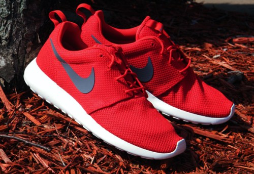 nike-roshe-run-red-grey-4