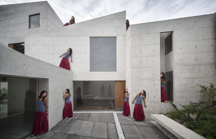 002-cap-house-mmx-studio