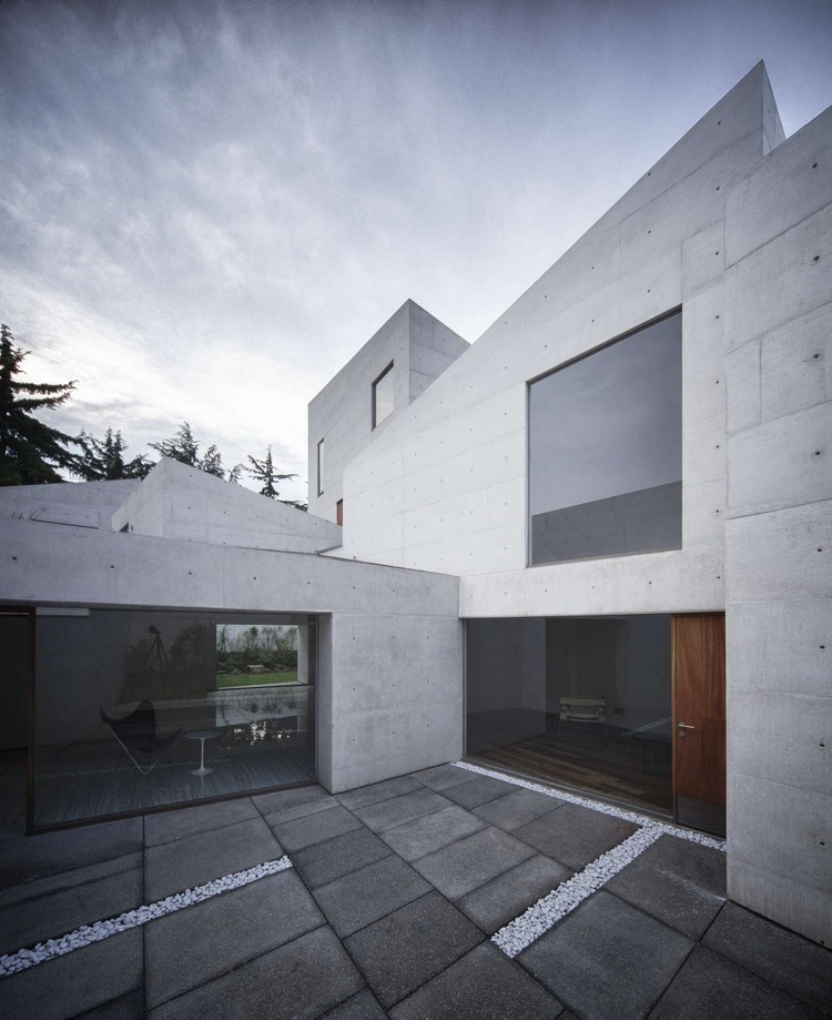 003-cap-house-mmx-studio