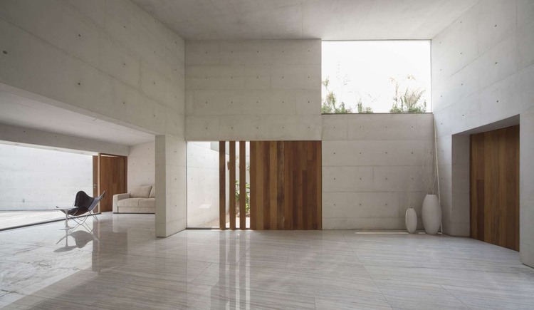 006-cap-house-mmx-studio