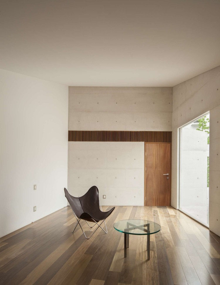 009-cap-house-mmx-studio