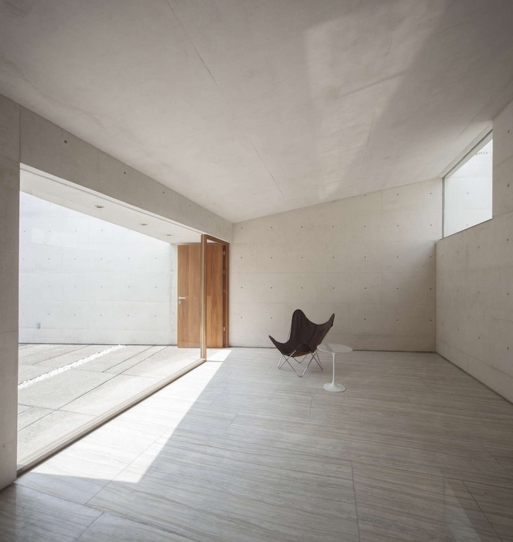 010-cap-house-mmx-studio