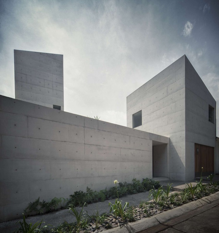 012-cap-house-mmx-studio