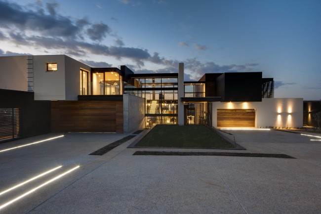 Mooikloof-by-Nico-van-der-Meulen-Architects03-650x433