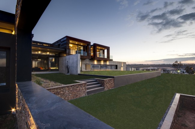 Mooikloof-by-Nico-van-der-Meulen-Architects15-650x433