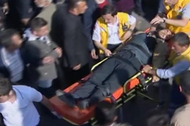 20100520-WN-09-Rescue Efforts Delayed for Trapped Miners in Turk