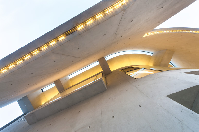 moon-hoon-k-pop-curve-designboom-06