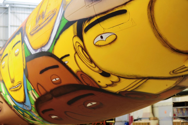 os-gemeos-spray-paint-the-brazillian-national-teams-airplane-8