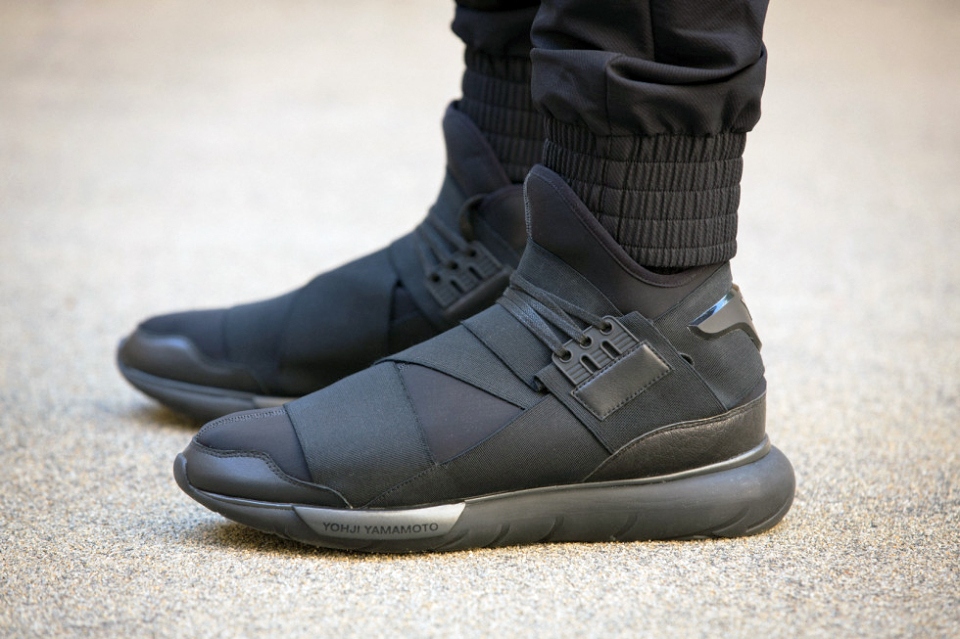 y-3-qasa-high-all-black-01-960x640