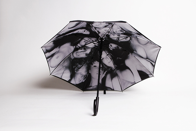 akomplice-nude-supermodel-umbrella-02-630x420