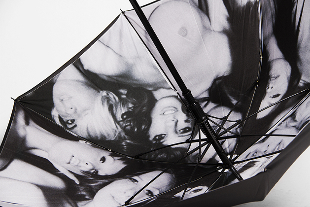akomplice-nude-supermodel-umbrella-03-630x420