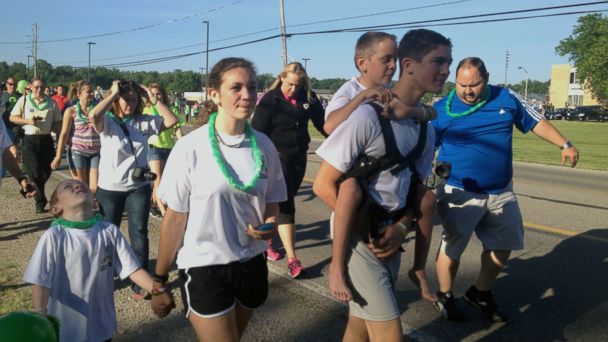 AP_hunter_and_braden_gandee_2_jt_140607_16x9_608