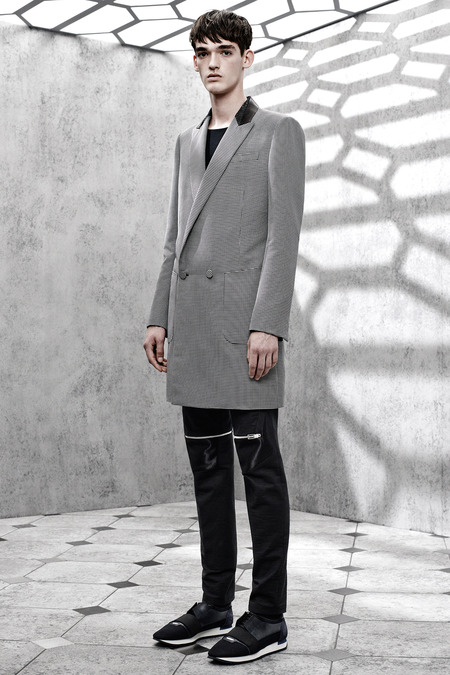 Balenciaga_022_1366.450x675