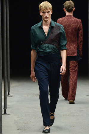Dries-Van-Noten-SS15-32-300x450