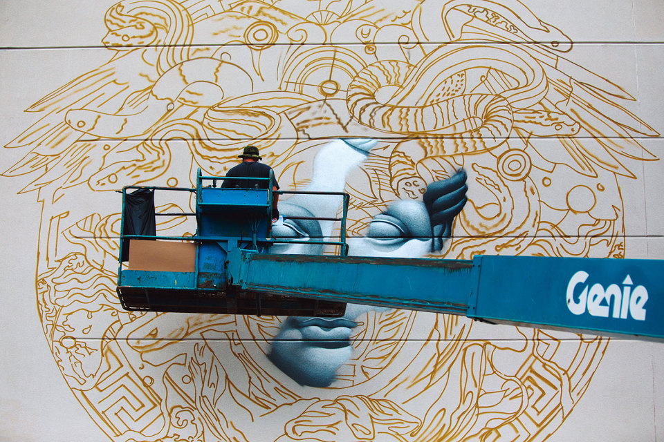 pow-wow-tristan-eaton-versace-medusa-mural-1-960x640