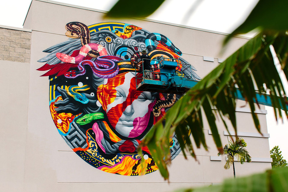 pow-wow-tristan-eaton-versace-medusa-mural-10-960x640