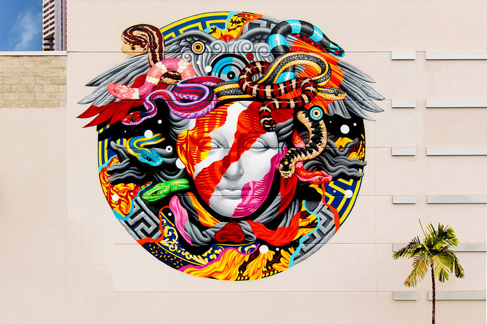 pow-wow-tristan-eaton-versace-medusa-mural-12-960x640