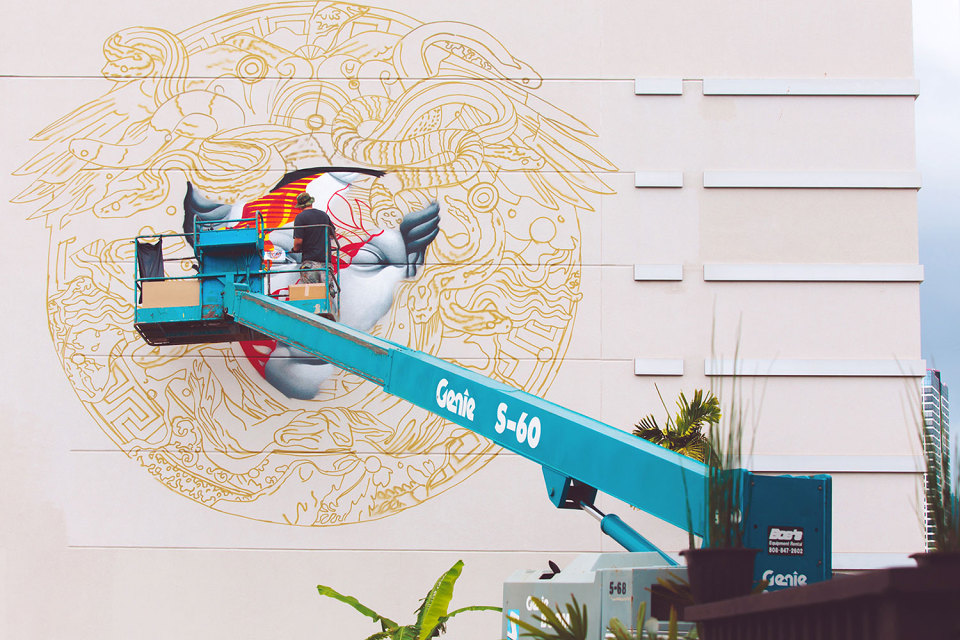 pow-wow-tristan-eaton-versace-medusa-mural-2-960x640