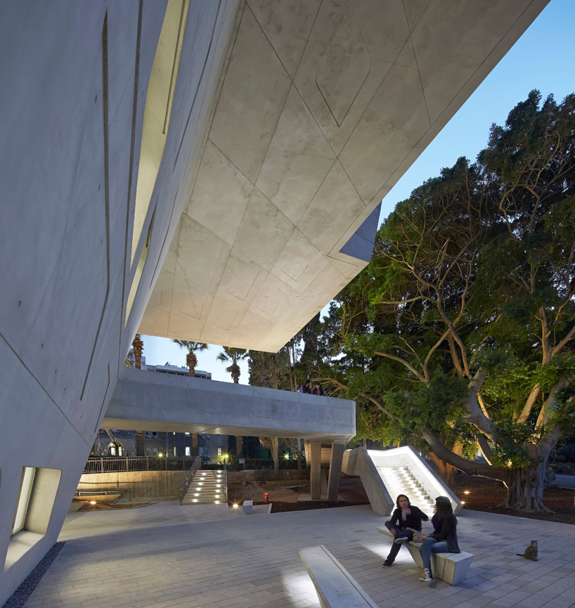 zaha-hadid-Issam-Fares-Institute-designboom03