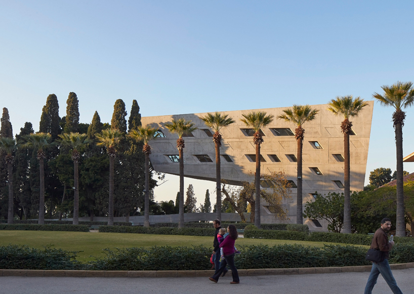 zaha-hadid-Issam-Fares-Institute-designboom04