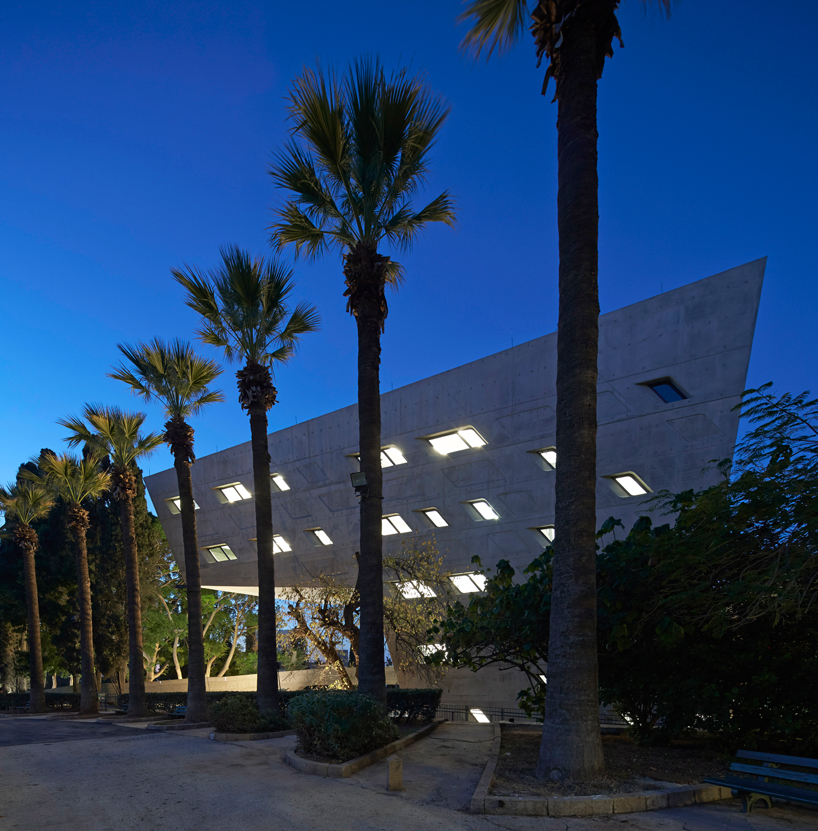 zaha-hadid-Issam-Fares-Institute-designboom14