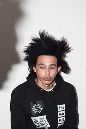 roundel-by-london-underground-fallwinter-2014-lookbook-02-300x450