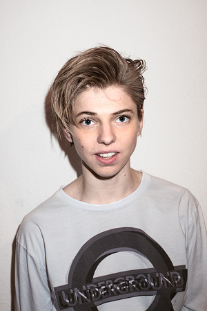 roundel-by-london-underground-fallwinter-2014-lookbook-03-300x450