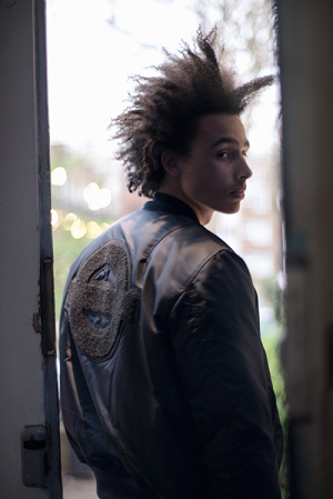 roundel-by-london-underground-fallwinter-2014-lookbook-04-300x450