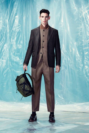 alexander-mcqueen-pre-fall-2014-lookbook-13-300x450