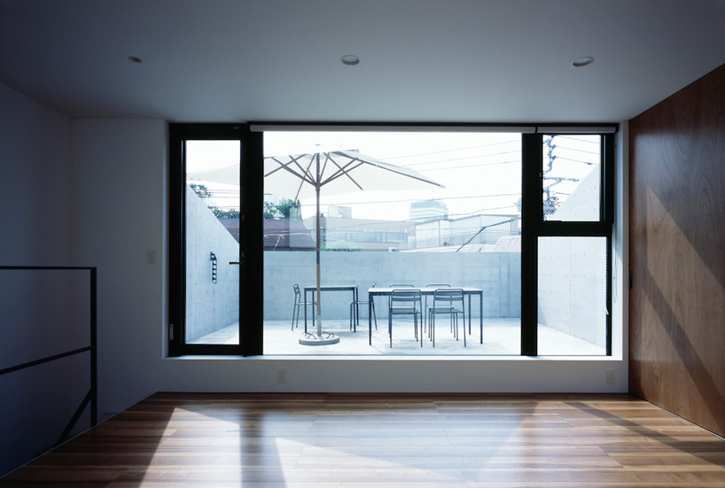 apollo-architects-frame-house-designboom-06