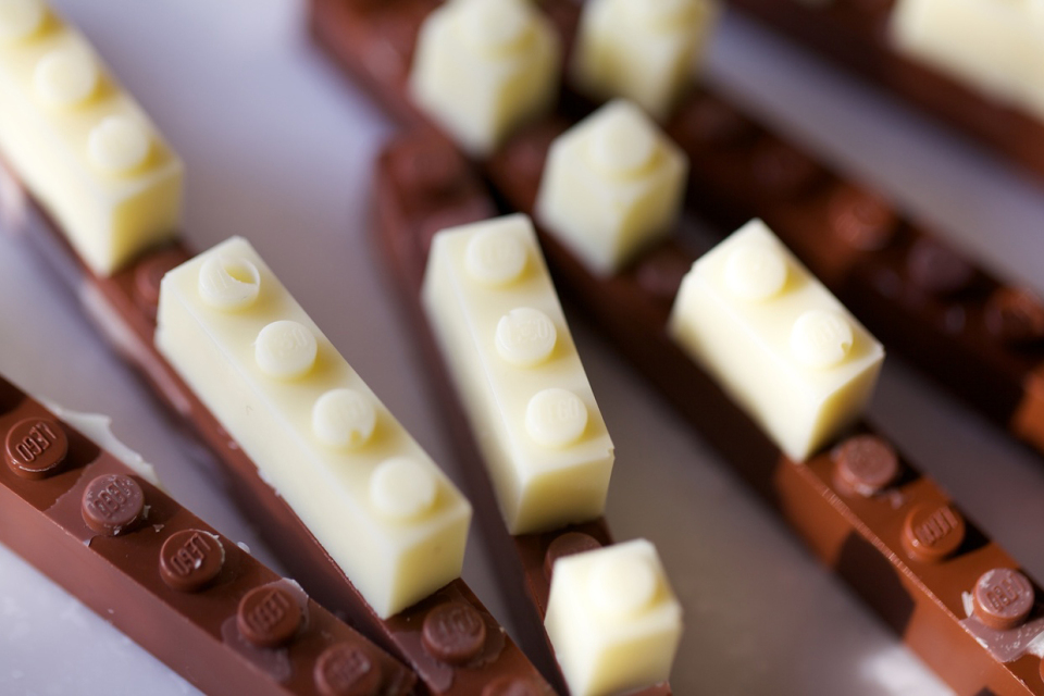 edible-chocolate-legos-by-akihiro-mizuuchi-03-960x640