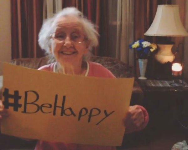 Grandma-Betty-reine-d-Instagram-a-80-ans-Le-meilleur-et-le-pire-du-web-saison-2_reference