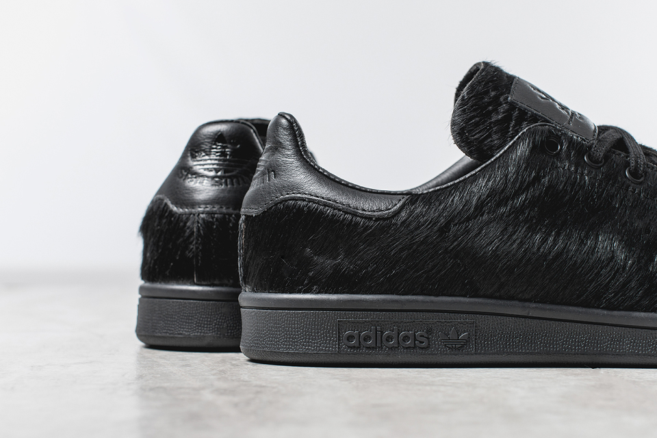 opening-ceremony-x-adidas-originals-stan-smith-black-pony-hair-02-960x640
