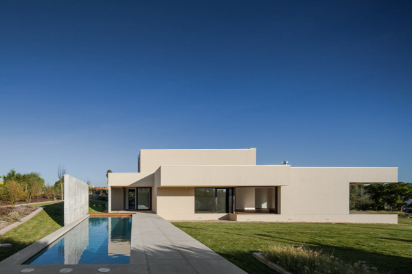 Belas-House-Estudio-Urbano-Arquitectos-19-600x399
