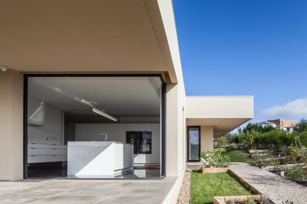 Belas-House-Estudio-Urbano-Arquitectos-9-600x399