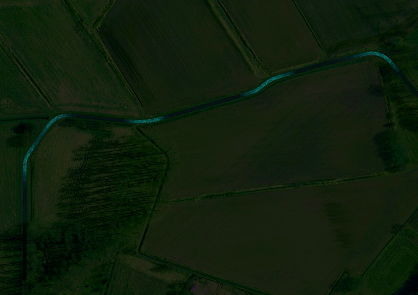 daan-roosegaarde-opens-solar-powered-van-gogh-bike-path-netherlands-designboom-02