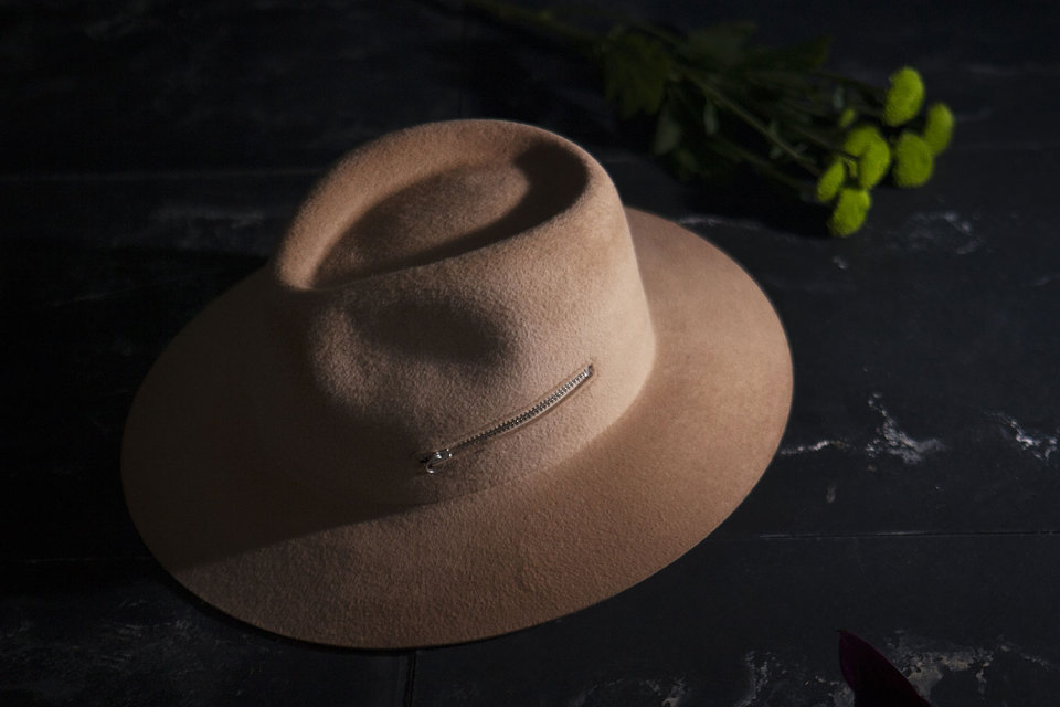 larose-paris-zip-fedora-editorial-3-960x640