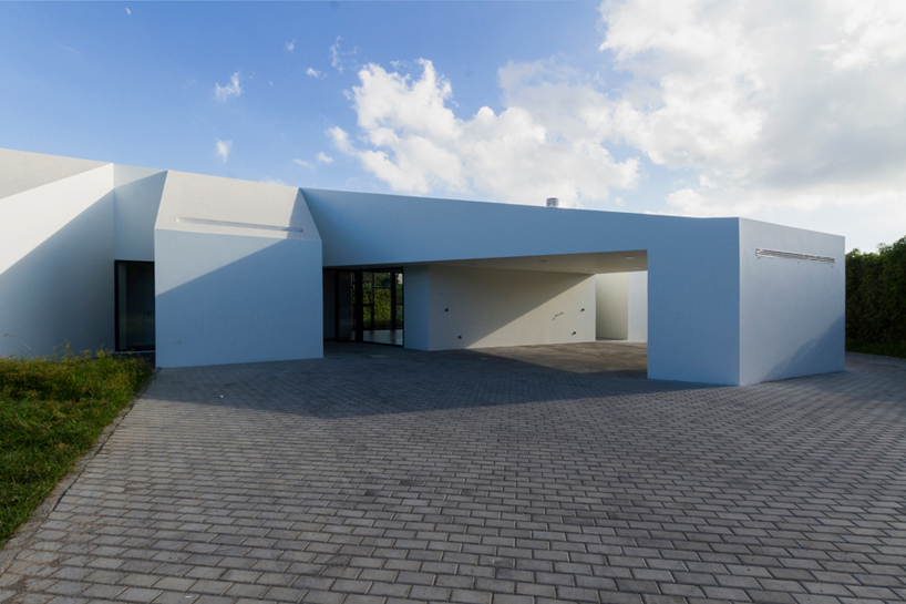 m-arquitectos-rosto-do-cao-house-portugal-designboom-03