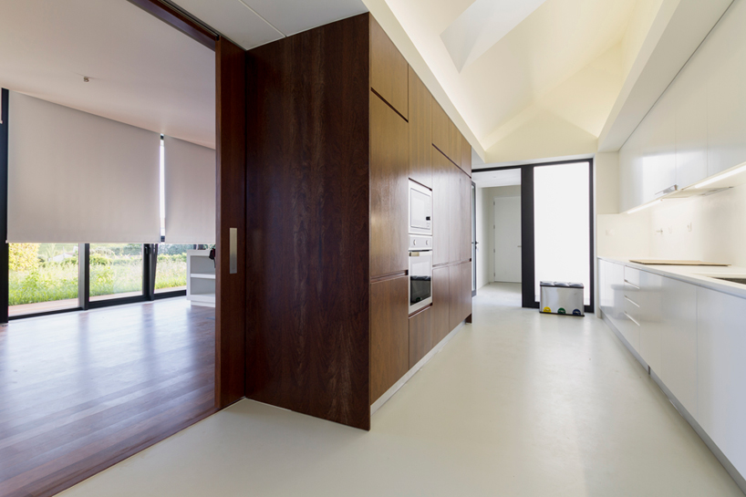 m-arquitectos-rosto-do-cao-house-portugal-designboom-08