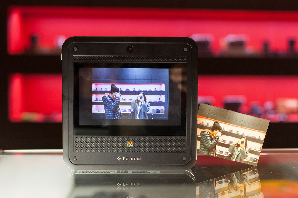 polaroid-socialmatic-camera-02-960x640