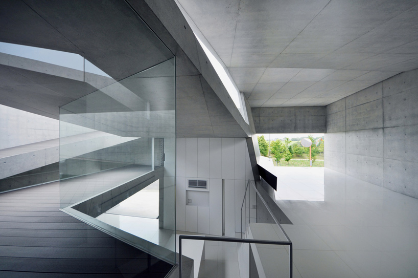 shigeru-fuse-atelier-house-in-tsutsumino-noda-japan-designboom-05