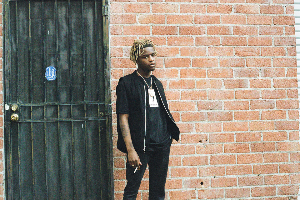 ian-connor-pink-dolphin-shoot-02-960x640