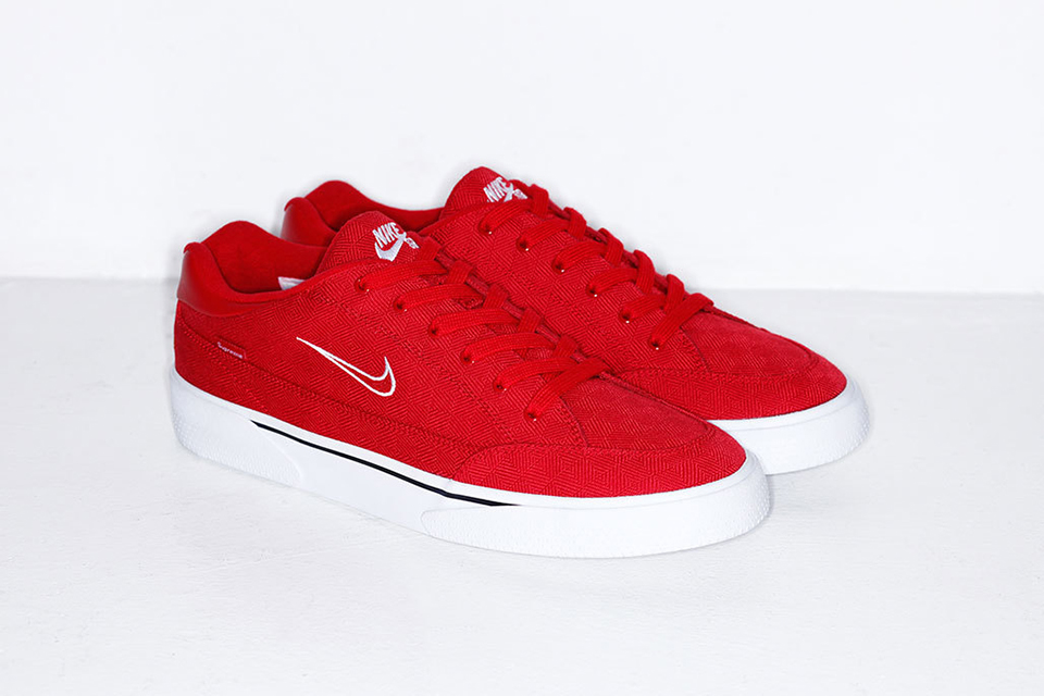 supreme-tease-forthcoming-nike-sb-sneakers-3