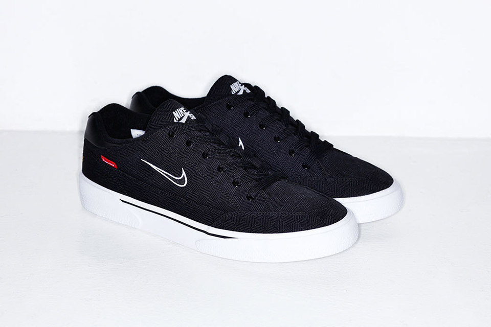 supreme-tease-forthcoming-nike-sb-sneakers-5